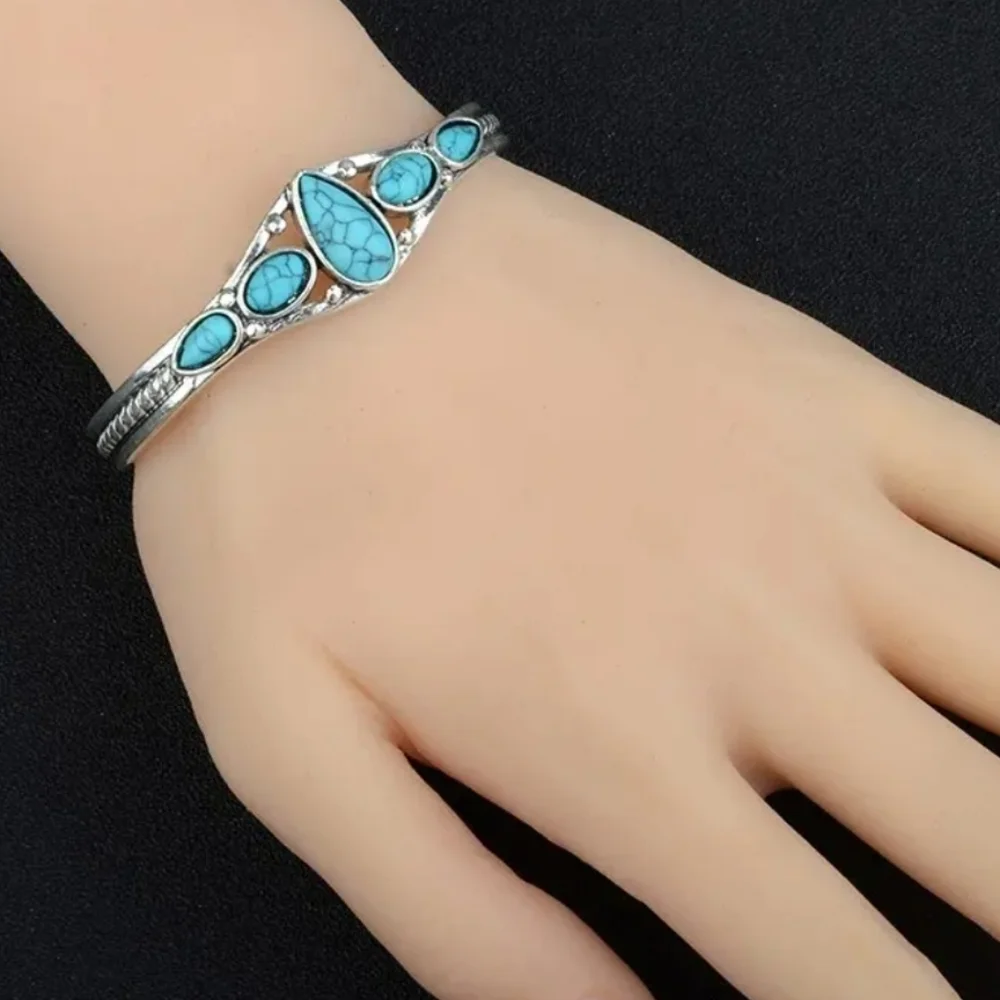 🆕️Adjustable Turquoise Bracelet 💎 - Picture 3 of 4